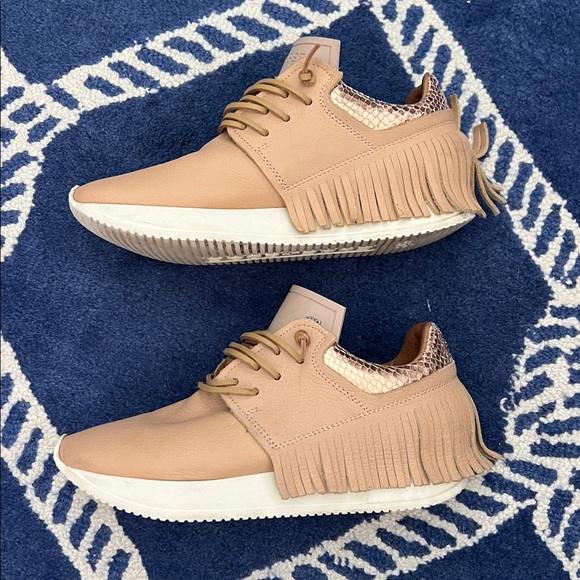 ESSEutESSE Fringe Sneakers 38 - Picture 2 of 14